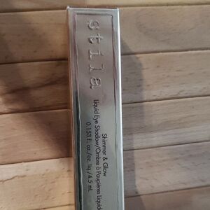 Stila Liquid Eye Shadow in Silver Packaging